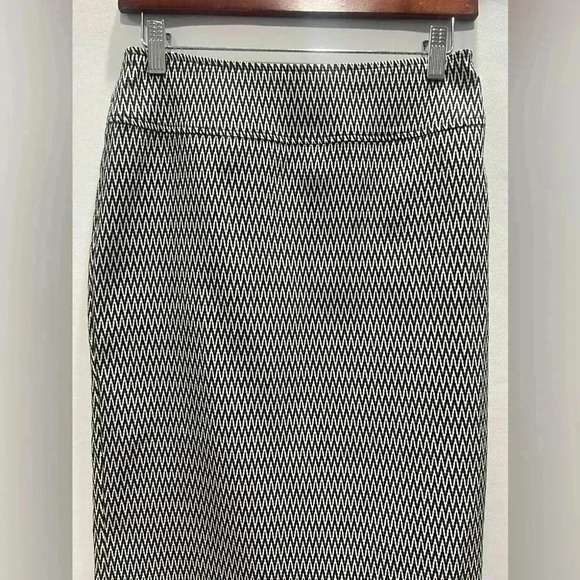 Soho Apparel Ltd Black and White Print Pencil Skirt - Size S - Picture 4 of 8